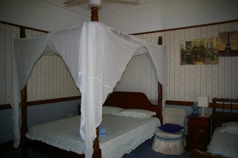 ***  Riviera Bed & Breakfast Gold Coast Australia
